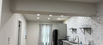 New private and modern suite 1/1 pet friendly