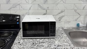 冰箱、微波炉、烤箱、炉灶