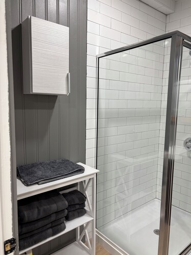 New private and modern suite 1/1 pet friendly