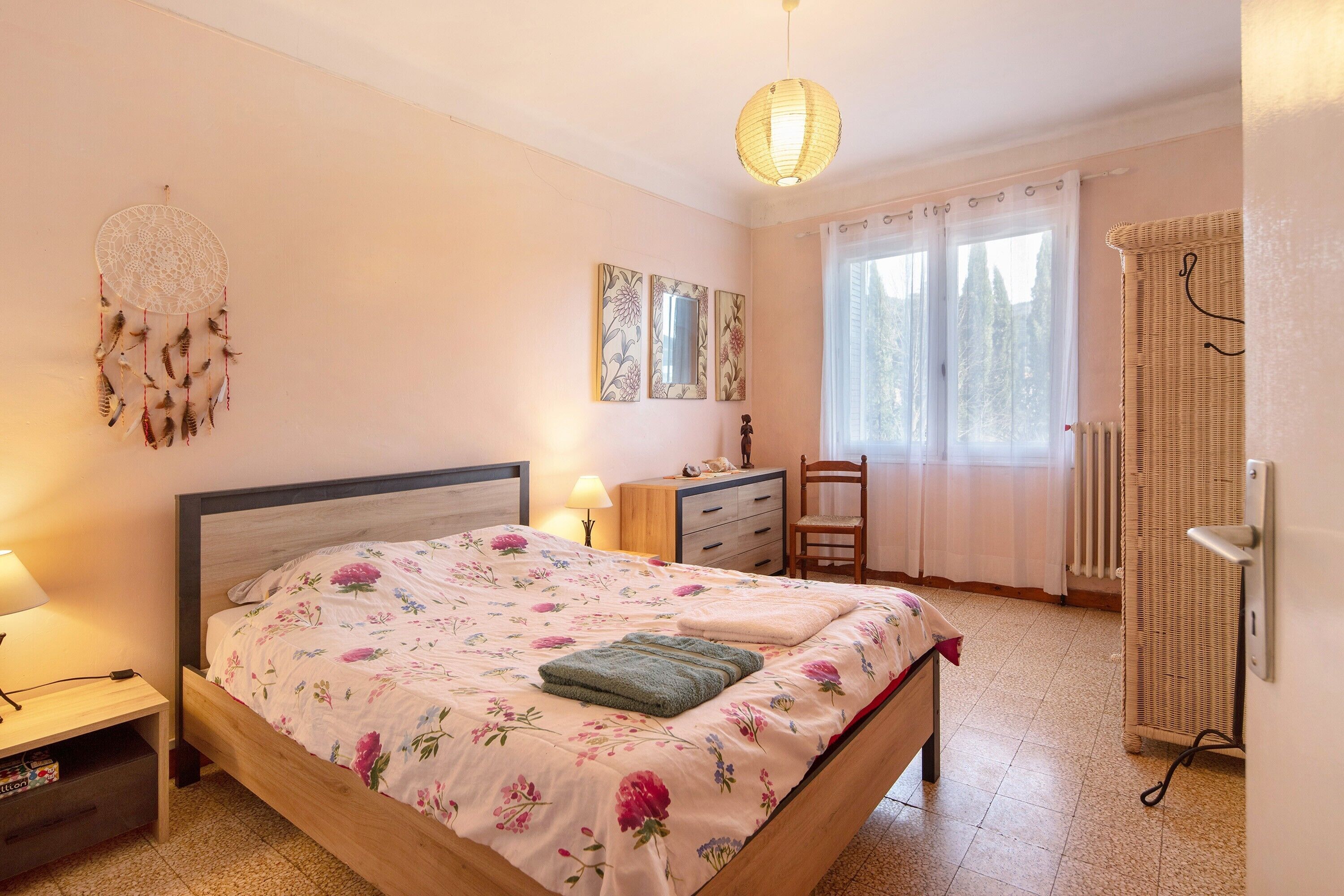 2 slaapkamers, een strijkplank/strijkijzer, wifi, beddengoed