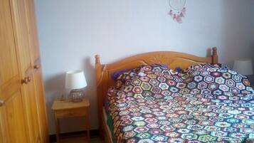 2 habitaciones, tabla de planchar con plancha, wifi y ropa de cama