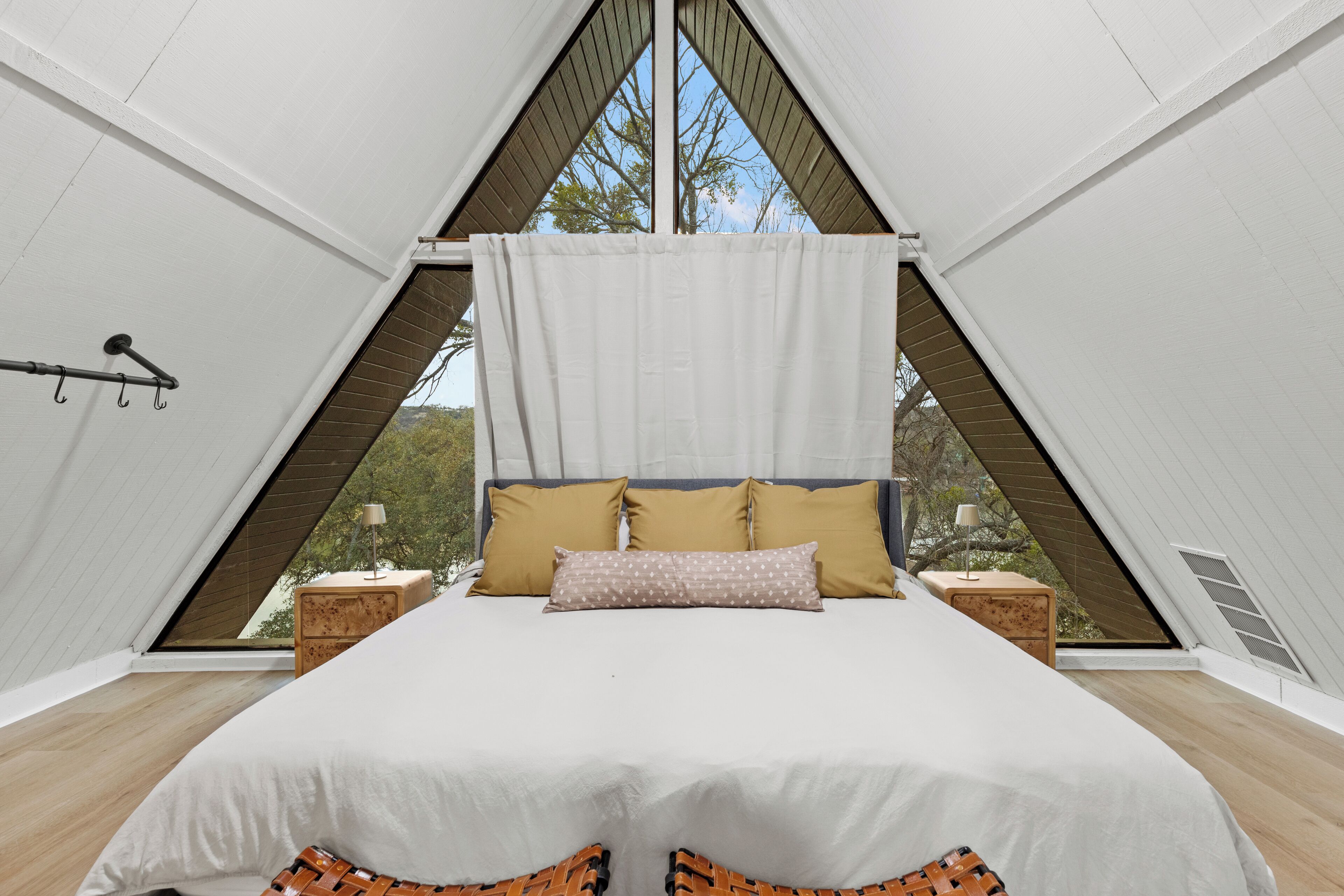 5 室のベッドルーム、アイロン / アイロン台、インターネット、ベッドシーツ