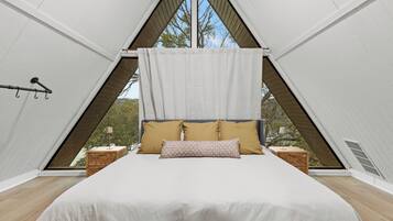 5 soverom, strykejern/-brett, internettilgang og sengetøy