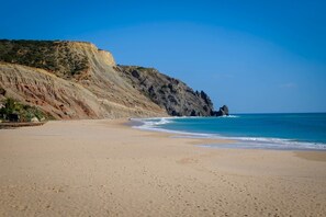 Una spiaggia nelle vicinanze