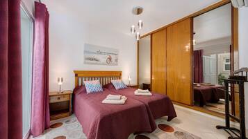 2 bedrooms, iron/ironing board, WiFi, bed sheets