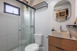 Basic Apartment | Bathroom | Shower
