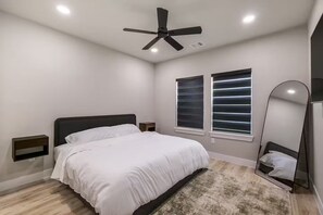 6 bedrooms, iron/ironing board, WiFi, bed sheets