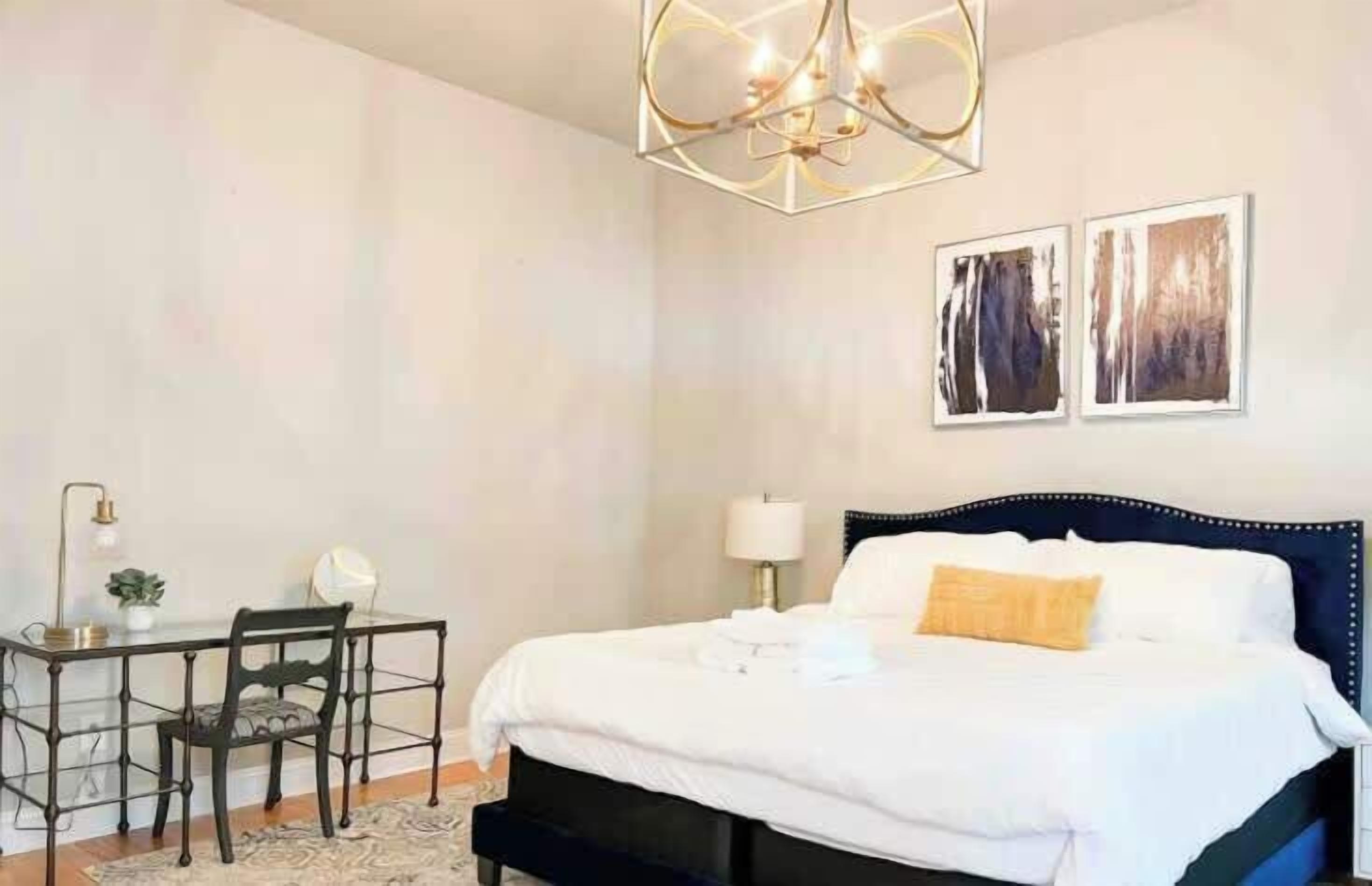 4 bedrooms, desk, iron/ironing board, travel crib
