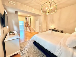 4 bedrooms, desk, free WiFi, bed sheets