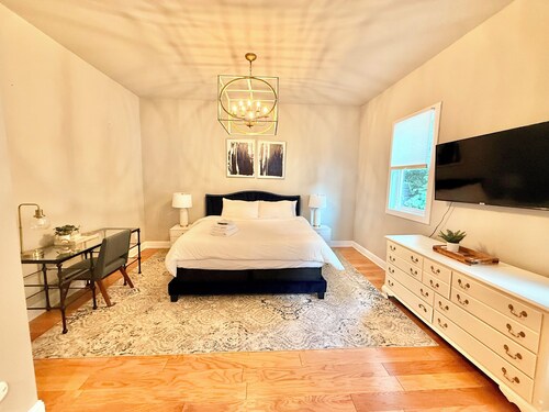 Urban Charm: 4 Bedroom Downtown Raleigh Home Near I-40