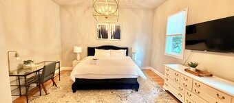 Urban Charm: 4 Bedroom Downtown Raleigh Home Near I-40