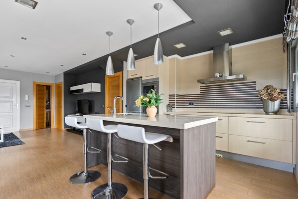 Fridge, microwave, oven, stovetop