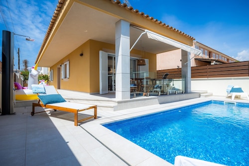 Holiday Home 'Es Reco' with Private Pool, Wi-Fi and Air Conditioning