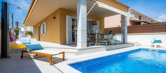 Holiday Home 'Es Reco' with Private Pool, Wi-Fi and Air Conditioning