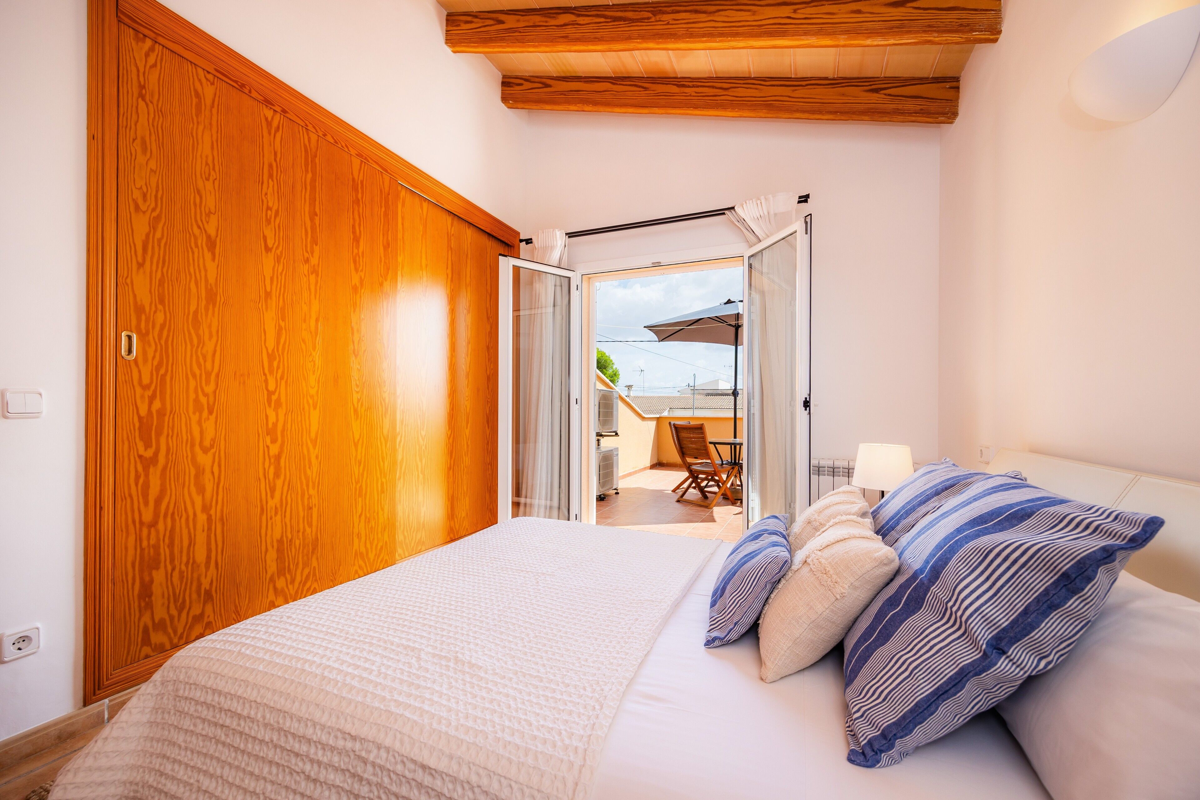 4 slaapkamers, een strijkplank/strijkijzer, wifi, beddengoed