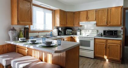 5 min to Lake I Self Check-In I Free Parking I W/D