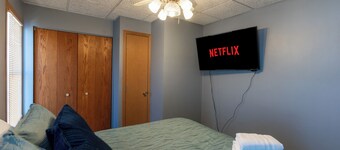 5 min to Lake I Self Check-In I Free Parking I W/D