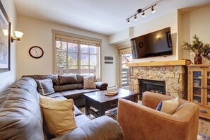 Fireplace - Perfect Condo w/3 hot tubs in Center Village PP212 (Copper Mountain)