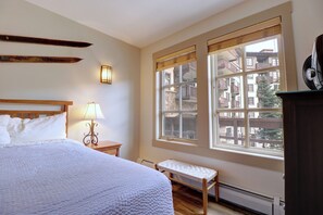 2 bedrooms, iron/ironing board, free WiFi, bed sheets - Perfect Condo w/3 hot tubs in Center Village PP212 (Copper Mountain)