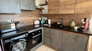 Réfrigérateur, micro-ondes, four, lave-vaisselle