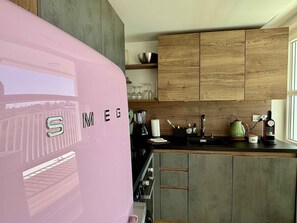 Refrigerador, microondas, horno y lavavajillas 
