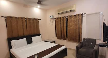 Five stones By Earth Hotel Vadapalani