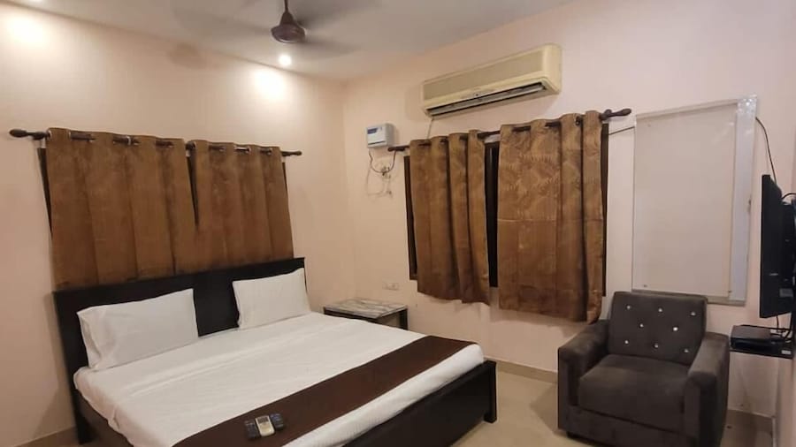 Five stones By Earth Hotel Vadapalani