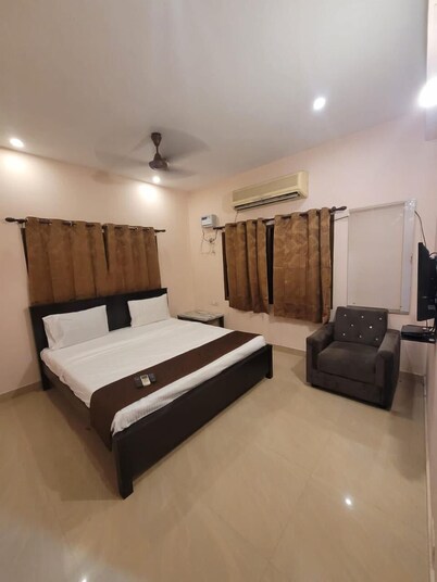 Five stones By Earth Hotel Vadapalani