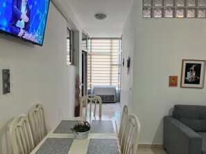 Dining - 2-bedroom apartment in Durrës with AC/Parking (Durrës)