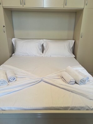 2 slaapkamers, een strijkplank/strijkijzer, gratis wifi