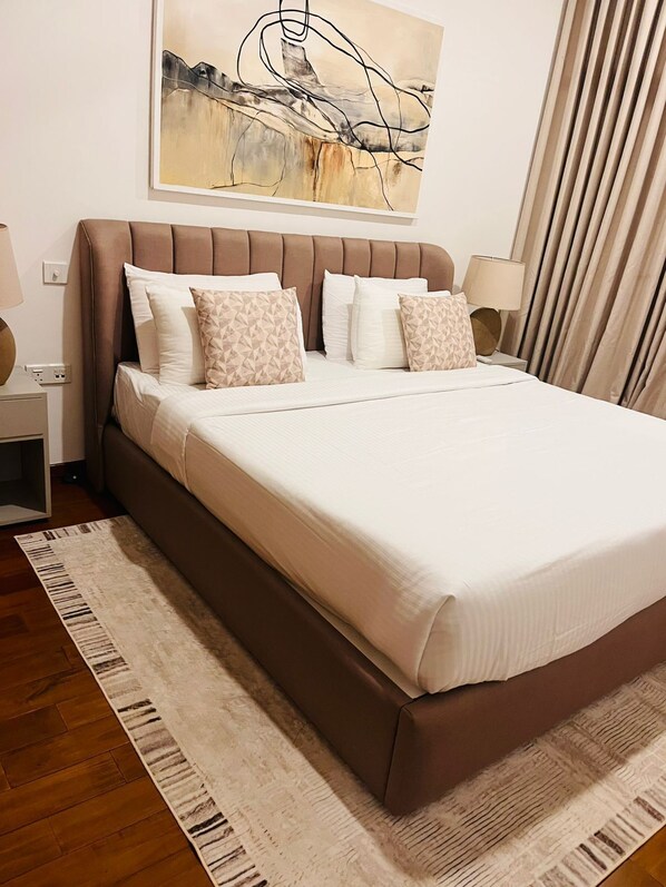 2 habitaciones, tabla de planchar con plancha, wifi y ropa de cama 