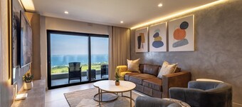 Elegant Umhlanga 2-Bed with Hillside and Ocean Views