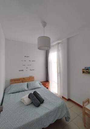 3 bedrooms, iron/ironing board, WiFi, bed sheets - A place called rest in Matalascañas (AN)