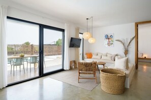 TV connectée, livres, chaîne hi-fi