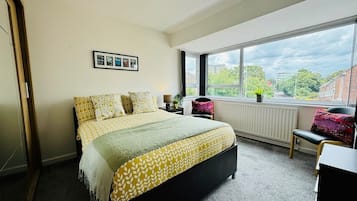 2 bedrooms, iron/ironing board, internet, bed sheets