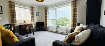 Beautiful 2 Bedroom Sea View - Free Onsite Parking