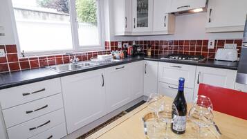Dishwasher, cookware/dishes/utensils