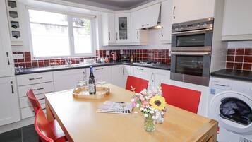 Dishwasher, cookware/dishes/utensils