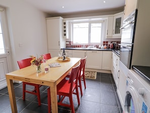 Dishwasher, toaster, cookware/dishes/utensils - The Burma (Letterkenny)