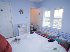 2 bedrooms, individually decorated, individually furnished, free WiFi - The Burma (Letterkenny)