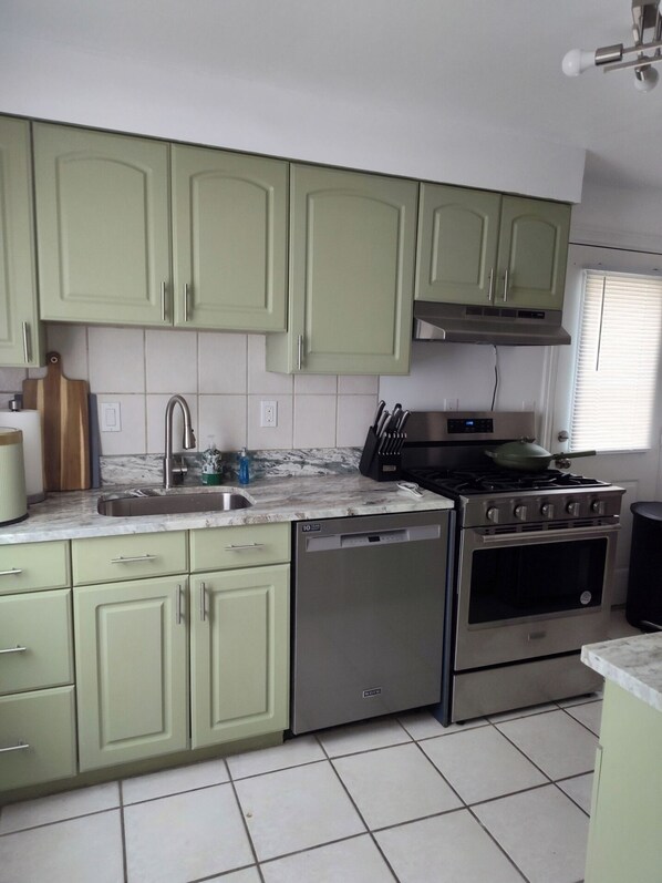 Forn, placa de cuina i rentaplats