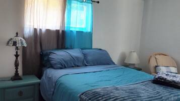2 bedrooms, iron/ironing board, WiFi, bed sheets