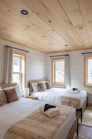 5 bedrooms, travel cot, WiFi, bed sheets