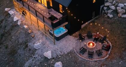 New Luxury Cabin-Sauna, Hot Tub, Arcade, King Beds