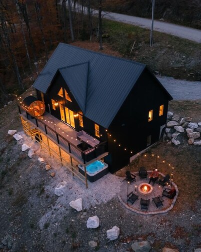 New Luxury Cabin-Sauna, Hot Tub, Arcade, King Beds