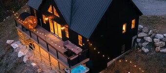 New Luxury Cabin-Sauna, Hot Tub, Arcade, King Beds