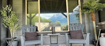 Lake and Peak Retreat