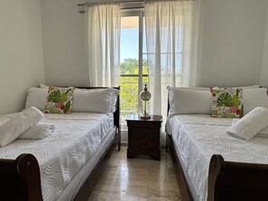 2 chambres, fer et planche à repasser, draps fournis