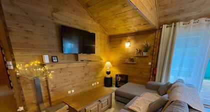 Holiday Home 'La Cabane À Ingalls' with Private Pool, Private Terrace and Wi-Fi