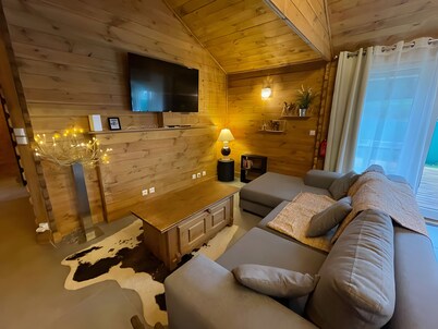 Holiday Home 'La Cabane À Ingalls' with Private Pool, Private Terrace and Wi-Fi